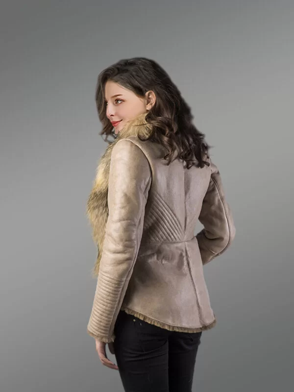 Beautifully Fitted Raccoon Fur Shearling Coat - Image 3