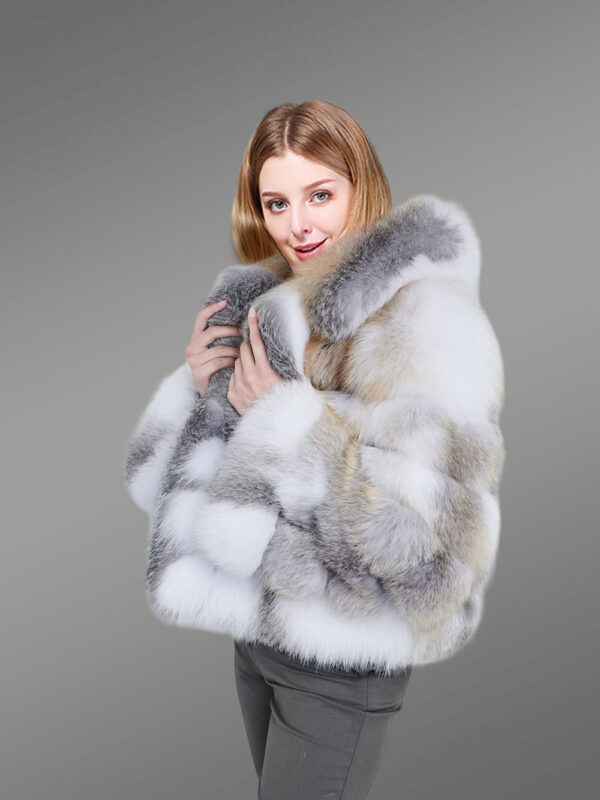 Women’s Short Fox Fur Coat with Shawl Collar and Frontline - Image 3