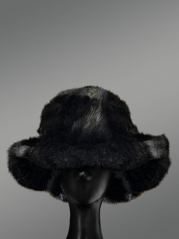 Mink Roller Hat with Fox Fur – Accessorizing Women with Stylized Warmth